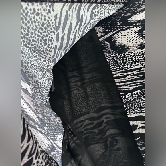 Shannon Ford Black and White Relaxed Fit Blouse - Picture 3 of 4